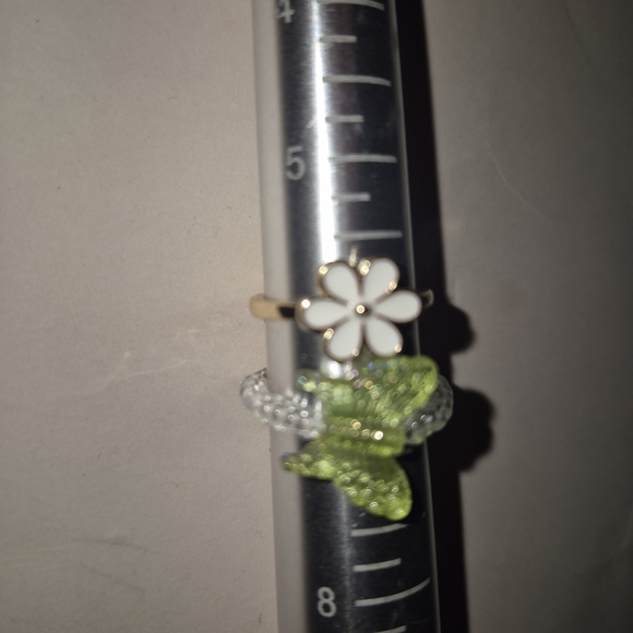 Source Unknown White Flower and Green Butterfly Ring - Picture 3 of 3